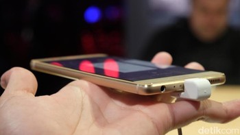 Selain P9, Huawei juga memiliki versi P9 Plus yang punya layar 5,5 inch dengan resolusi sama namun menggunakan panel Super AMOLED. Foto: detikcom/Ardhi Suryadhi