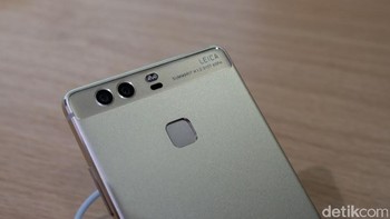 Baterainya berkapasitas 3.000 mAh untuk P9 dan 3.400 mAh untuk P9 Plus. Foto: detikcom/Ardhi Suryadhi