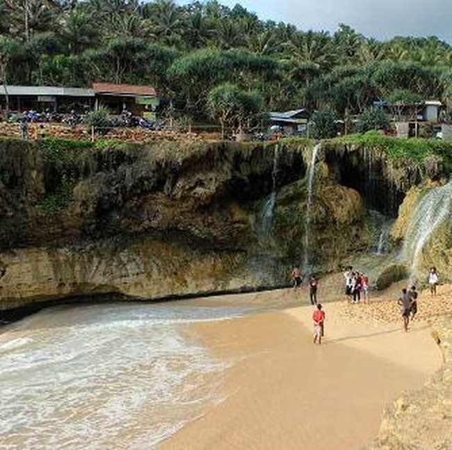 Potret 5 Pantai Pacitan yang Eksotis, Destinasi Liburan Kamu Selanjutnya