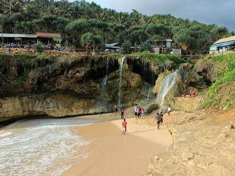 Potret 5 Pantai Pacitan yang Eksotis, Destinasi Liburan Kamu Selanjutnya