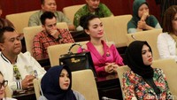 Pada kesempatan itu, ia diminta oleh anggota DPR yang juga artis, Arzetti Bilbina untuk membacakan sila-sila Pancasila. Pool/Gus Mun/detikFoto.