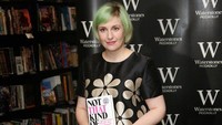 Aktris Lena Dunham punya cerita unik di balik keberhasilan dietnya. Sejak Donald Trump jadi presiden saya jadi tidak bisa menyantap makanan, katanya. Foto: Guardian