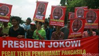 Pada Selasa 23 Februari, Kepala Staf Kepresidenan Teten Masduki dilaporkan ke Bareskrim Mabes Polri. Dia diduga melakukan penghinaan dan menodai lambang negara Indonesia ketika melaksanakan rapat kerja staf kepresidenan pada 5-6 Februari di Istana Cipanas, Bogor.
