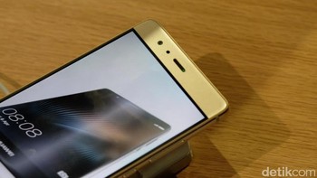 Versi Rose Gold Huawei P9 yang mengincar kalangan yang menginginkan desain stylish dari sebuah perangkat genggam. Foto: detikcom/Ardhi Suryadhi
