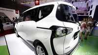 Toyota Sienta, sebuah multi activity vehicle (MAV) yang didesain untuk memanjakan segala aktivitas penggunanya, yang tidak hanya fungsional tetapi juga memiliki desain modern dan dinamis.