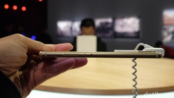 Namun ada juga versi lebih tinggi yang mempunyai RAM 4 GB dengan storage 64 GB. Untuk keamanan, P9 dan P9 Plus dilengkapi dengan sensor sidik jari pada bagian belakang ponsel. Foto: detikcom/Ardhi Suryadhi