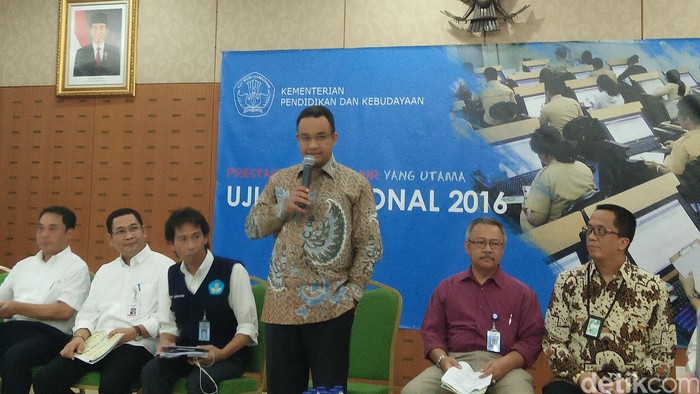 UN Tingkat SMA Berjalan Lancar, Mendikbud: Laporan Masalah Menurun Drastis