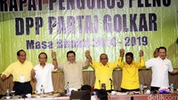 Saudara-saudara sekalian, setelah mencocokkan dengan waktu Presiden Joko Widodo, waktu yang tepat untuk Munaslub adalah pada tanggal 7 Mei, ujar Ketum Golkar Aburizal Bakrie.