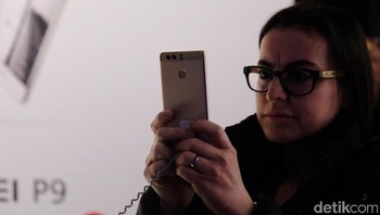 Layar P9 yang berukuran 5,2 inch IPS dengan resolusi 1080p, yang artinya punya kepadatan pixel sebesar 423 ppi. Foto: detikcom/Ardhi Suryadhi