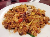 Siang Ini Enaknya Makan Kwetiau Sapi yang Mulur Gurih di Sini!