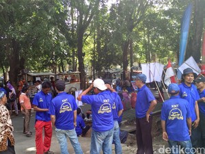 Warga Pesisir Jakarta Demo di Depan PTUN Tolak Reklamasi Teluk Jakarta