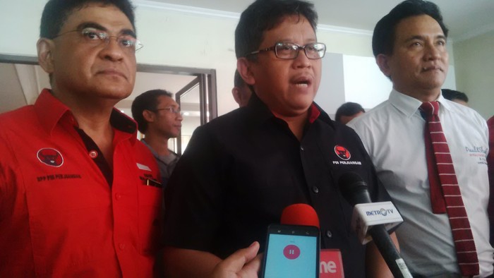 PDIP Jaring Bacagub DKI, Yusril Langsung Ambil Formulir Pendaftaran