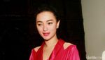 Zaskia Gotik Tampil Pinky di Gedung DPR/MPR RI