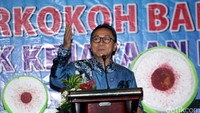 Zulkifli Hasan memberikan sambutan dalam pembukaan Rapimnas Barisan Muda PAN.