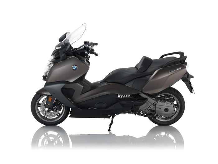 Skuter Bongsor BMW Tertahan di Bea Cukai