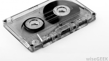 Rasanya kaset sudah ditinggalkan saat ini dan generasi Z mungkin tidak paham fungsinya. Di masa silam, kaset adalah media hiburan untuk mendengarkan lagu-lagu favorit. Bisa juga untuk merekam dari radio. Foto: Istimewa