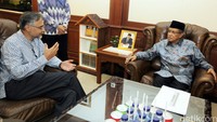 Said Aqil Siradj saat berbincang dengan Moazzam Malik mengenai Islam di Indonesia di PBNU, Jakarta, Jumat (8/4/2016).