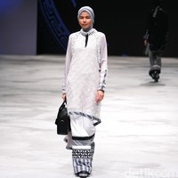 Today Ainun by Tuti Adib for Badan Ekonomi Kreatif. Indonesia Fashion Week 2016 at Jakarta Convention Center. Senayan. Jakarta. [Foto: Mohammad Abduh/Wolipop]