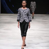 Fashunica by Stephen Tach for Badan Ekonomi Kreatif. Indonesia Fashion Week 2016 at Jakarta Convention Center. Senayan. Jakarta. [Foto: Mohammad Abduh/Wolipop]