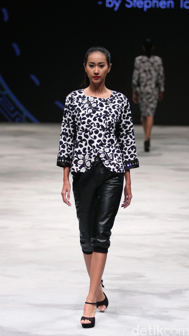 Fashunica by Stephen Tach for Badan Ekonomi Kreatif. Indonesia Fashion Week 2016 at Jakarta Convention Center. Senayan. Jakarta. [Foto: Mohammad Abduh/Wolipop]