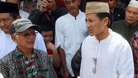 Sandiaga berdialog dengan warga.