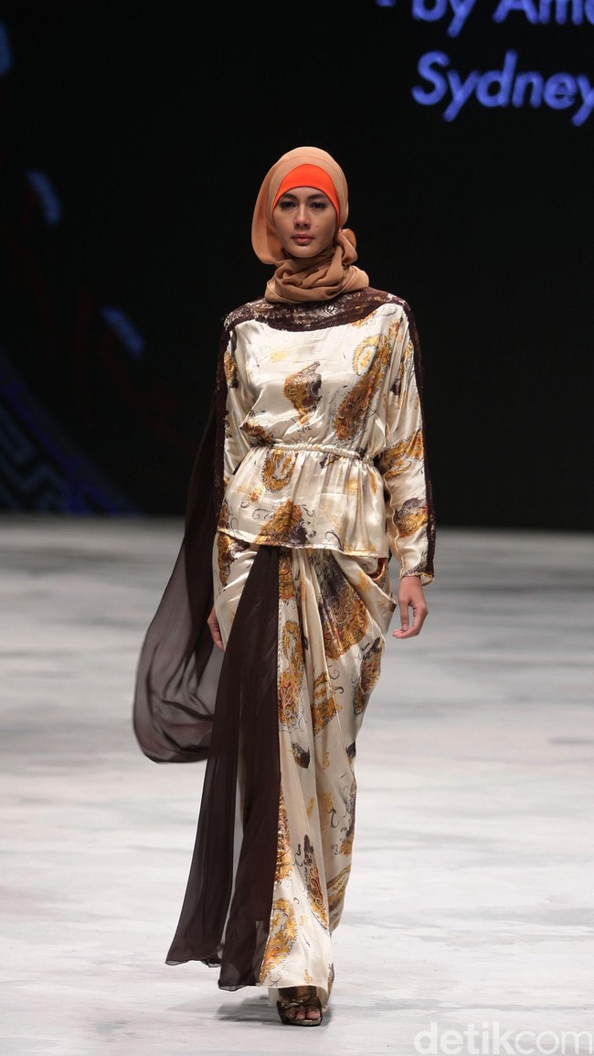 Our Legacy Lives On by Amalina Aman, Sydney-Australia for Badan Ekonomi Kreatif. Indonesia Fashion Week 2016 at Jakarta Convention Center. Senayan. Jakarta. [Foto: Mohammad Abduh/Wolipop]