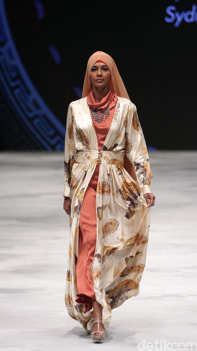 Our Legacy Lives On by Amalina Aman, Sydney-Australia for Badan Ekonomi Kreatif. Indonesia Fashion Week 2016 at Jakarta Convention Center. Senayan. Jakarta. [Foto: Mohammad Abduh/Wolipop]