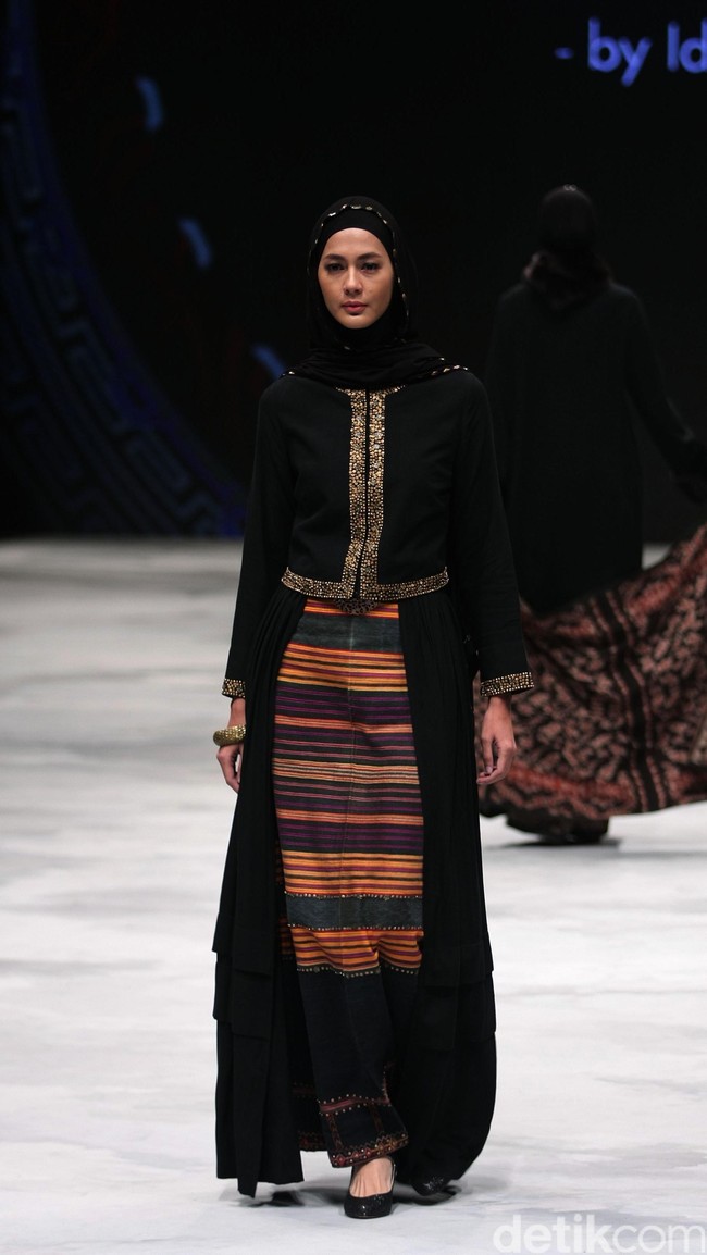 Sentuhan Ethnic NTT by Ida Royani for Badan Ekonomi Kreatif. Indonesia Fashion Week 2016 at Jakarta Convention Center. Senayan. Jakarta. [Foto: Mohammad Abduh/Wolipop]