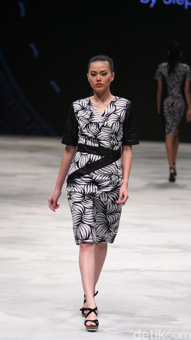 Fashunica by Stephen Tach for Badan Ekonomi Kreatif. Indonesia Fashion Week 2016 at Jakarta Convention Center. Senayan. Jakarta. [Foto: Mohammad Abduh/Wolipop]