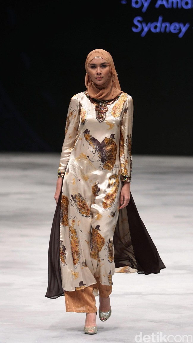 Our Legacy Lives On by Amalina Aman, Sydney-Australia for Badan Ekonomi Kreatif. Indonesia Fashion Week 2016 at Jakarta Convention Center. Senayan. Jakarta. [Foto: Mohammad Abduh/Wolipop]