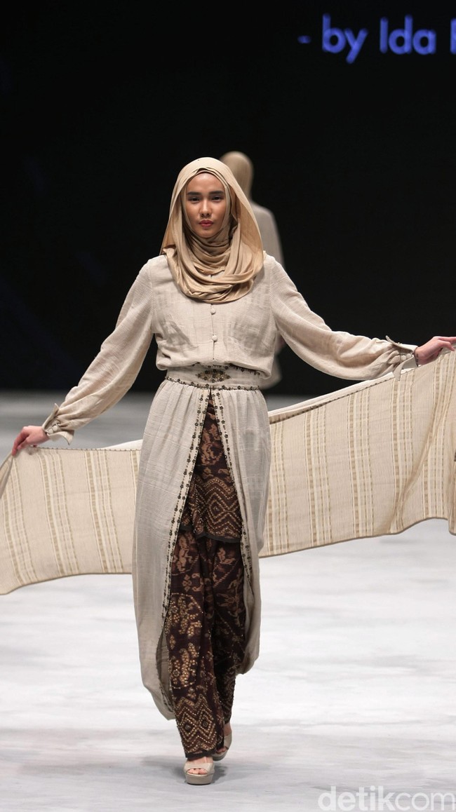 Sentuhan Ethnic NTT by Ida Royani for Badan Ekonomi Kreatif. Indonesia Fashion Week 2016 at Jakarta Convention Center. Senayan. Jakarta. [Foto: Mohammad Abduh/Wolipop]