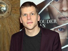 Alasan Jesse Eisenberg Tinggalkan Amerika dan Jadi Warga Negara Polandia