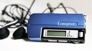 Perangkat MP3 yang dahulu keren ini barangkali sudah asing buat generasi Z yang lebih memanfaatkan ponselnya untuk mendengar lagu streaming. Foto: Istimewa