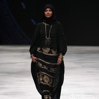 Sentuhan Ethnic NTT by Ida Royani for Badan Ekonomi Kreatif. Indonesia Fashion Week 2016 at Jakarta Convention Center. Senayan. Jakarta. [Foto: Mohammad Abduh/Wolipop]