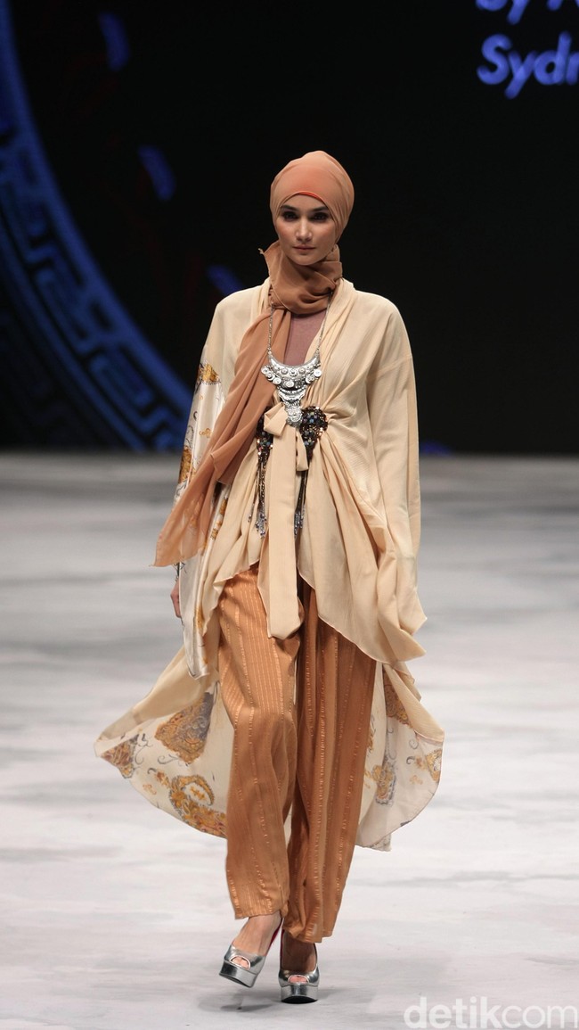 Our Legacy Lives On by Amalina Aman, Sydney-Australia for Badan Ekonomi Kreatif. Indonesia Fashion Week 2016 at Jakarta Convention Center. Senayan. Jakarta. [Foto: Mohammad Abduh/Wolipop]