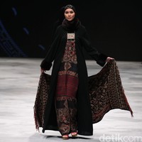 Sentuhan Ethnic NTT by Ida Royani for Badan Ekonomi Kreatif. Indonesia Fashion Week 2016 at Jakarta Convention Center. Senayan. Jakarta. [Foto: Mohammad Abduh/Wolipop]