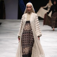 Sentuhan Ethnic NTT by Ida Royani for Badan Ekonomi Kreatif. Indonesia Fashion Week 2016 at Jakarta Convention Center. Senayan. Jakarta. [Foto: Mohammad Abduh/Wolipop]
