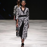 Fashunica by Stephen Tach for Badan Ekonomi Kreatif. Indonesia Fashion Week 2016 at Jakarta Convention Center. Senayan. Jakarta. [Foto: Mohammad Abduh/Wolipop]