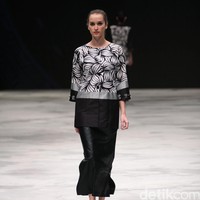 Fashunica by Stephen Tach for Badan Ekonomi Kreatif. Indonesia Fashion Week 2016 at Jakarta Convention Center. Senayan. Jakarta. [Foto: Mohammad Abduh/Wolipop]