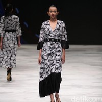 Fashunica by Stephen Tach for Badan Ekonomi Kreatif. Indonesia Fashion Week 2016 at Jakarta Convention Center. Senayan. Jakarta. [Foto: Mohammad Abduh/Wolipop]