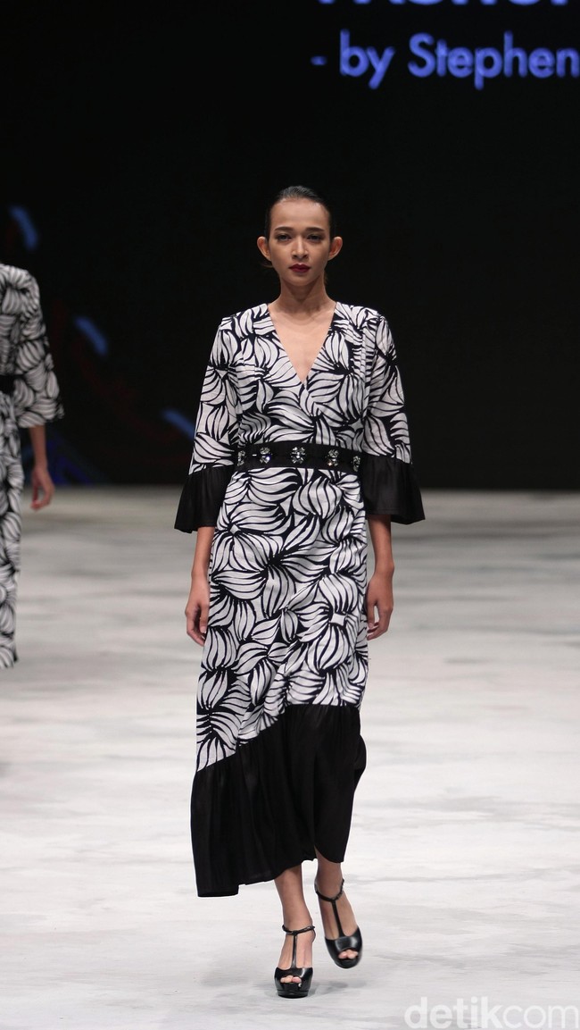 Fashunica by Stephen Tach for Badan Ekonomi Kreatif. Indonesia Fashion Week 2016 at Jakarta Convention Center. Senayan. Jakarta. [Foto: Mohammad Abduh/Wolipop]