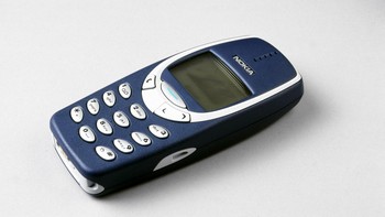 Ponsel jenis feature phone dengan banyak tombol ini mungkin bikin bingung generasi Z dan dipastikan mereka bakal kagok mengoperasikannya. Foto: Istimewa