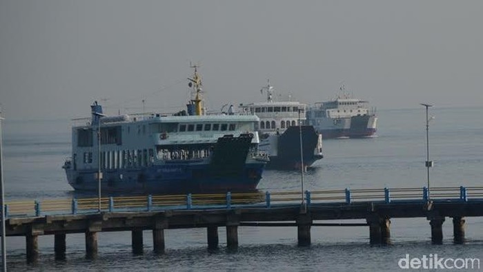 Kapal Feri di Pelabuhan Ketapang Banyuwangi