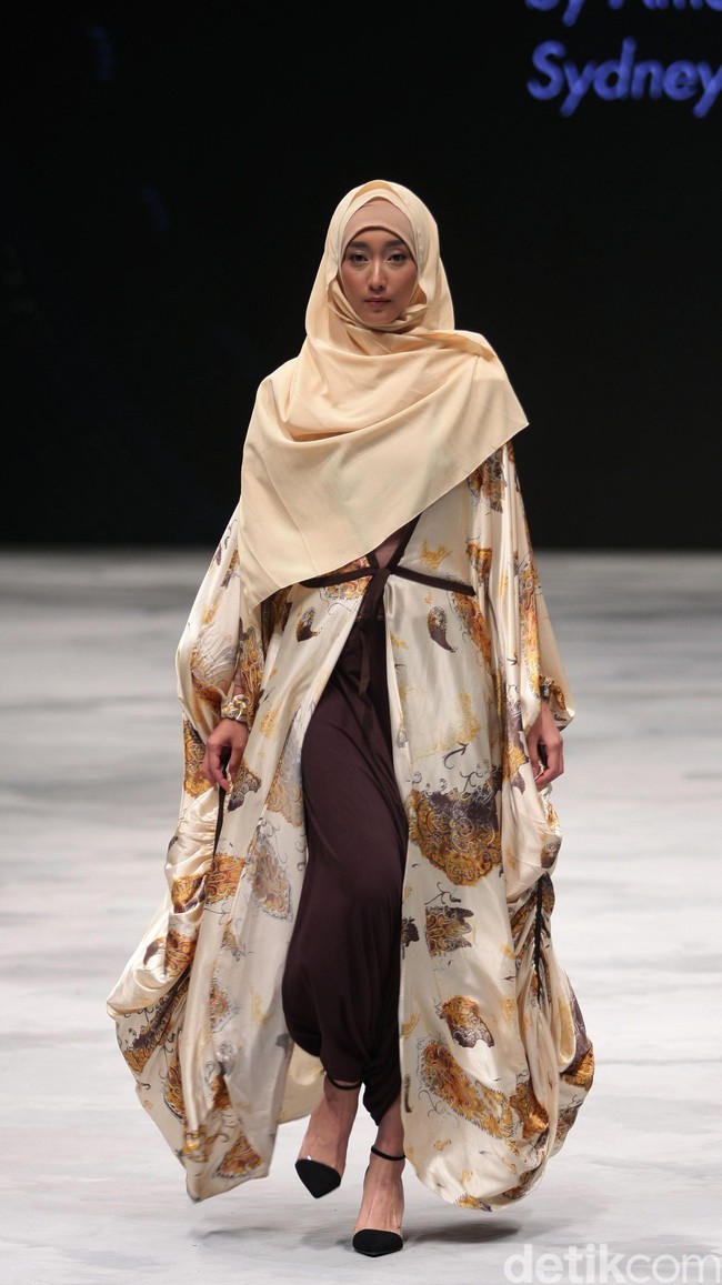 Our Legacy Lives On by Amalina Aman, Sydney-Australia for Badan Ekonomi Kreatif. Indonesia Fashion Week 2016 at Jakarta Convention Center. Senayan. Jakarta. [Foto: Mohammad Abduh/Wolipop]