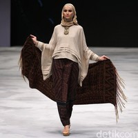 Sentuhan Ethnic NTT by Ida Royani for Badan Ekonomi Kreatif. Indonesia Fashion Week 2016 at Jakarta Convention Center. Senayan. Jakarta. [Foto: Mohammad Abduh/Wolipop]