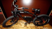 Brand premium Italjet asal Italia menghadirkan 4 produk E-bike yang mampu kecepatan maksimal 25 km per jam dan pengisian baterai hingga penuh hanya perlu waktu empat jam.