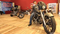 Moge asal Amerika, Big Bear Choppers, untuk memperkenalkan 9 pilihan model. Motor bisa dimodifikasi tergantung keinginan konsumen, mesin juga bisa dipilih mulai dari 1.800 cc, 2.020 cc dan 2.500 cc dengan harga mulai Rp 700 juta, hingga Rp 1,5 miliar (Off The Road). Foto: M Luthfi Andika