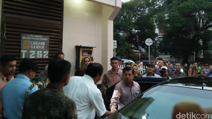 Giliran Wapres JK Layat Gubernur Kepri di RS Abdi Waluyo