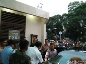 Giliran Wapres JK Layat Gubernur Kepri di RS Abdi Waluyo