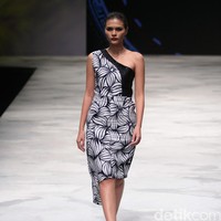 Fashunica by Stephen Tach for Badan Ekonomi Kreatif. Indonesia Fashion Week 2016 at Jakarta Convention Center. Senayan. Jakarta. [Foto: Mohammad Abduh/Wolipop]